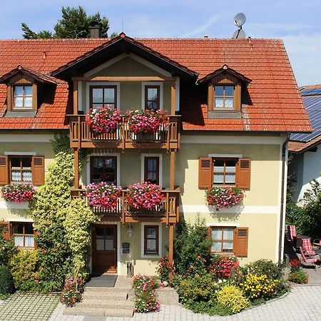 Gaeste-Haus Roesch Wiesent Eksteriør billede