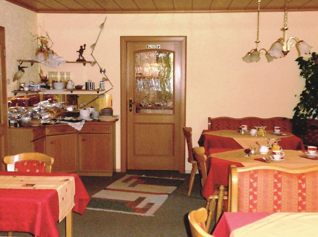 Gaeste-Haus Roesch Wiesent Eksteriør billede