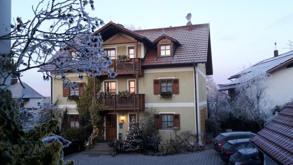 Gaeste-Haus Roesch Wiesent Eksteriør billede